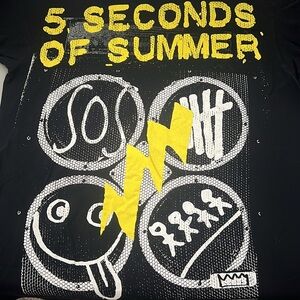 5 Seconds of Summer Graphic TShirt Black Size Medium